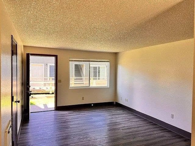 2 bed, 750 sqft, $1,250 — Photo 2