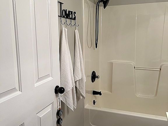 4th image of 125 Julia Ln
