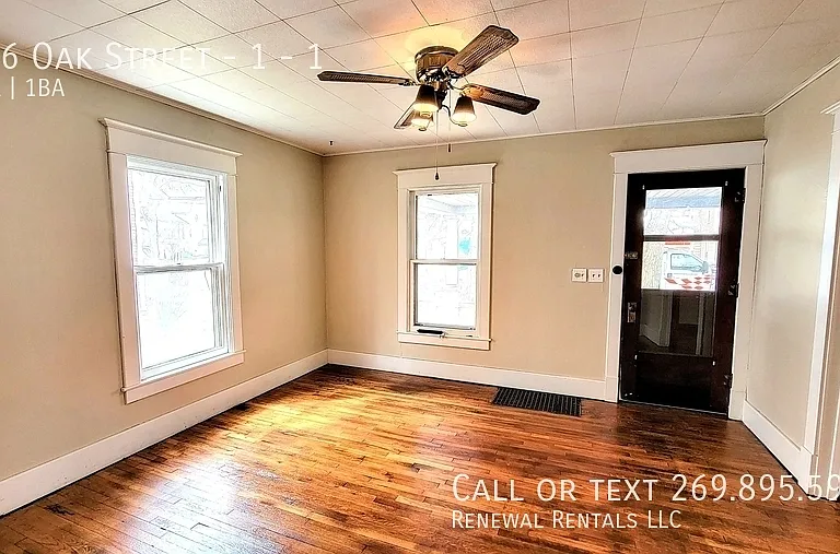 206 Oak St #1 — Photo 16