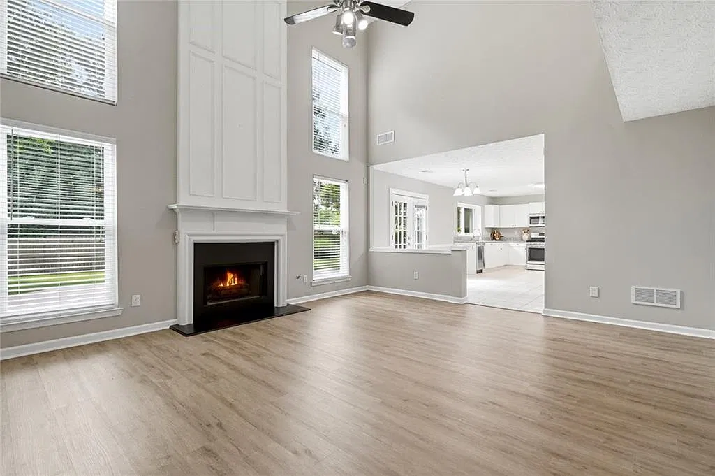 3 bed, 2.5 bath, 2124 sqft, $2,500 — Photo 3