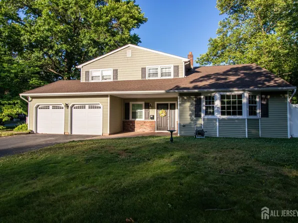 3 Lycoming Ln, East Brunswick, NJ 08816