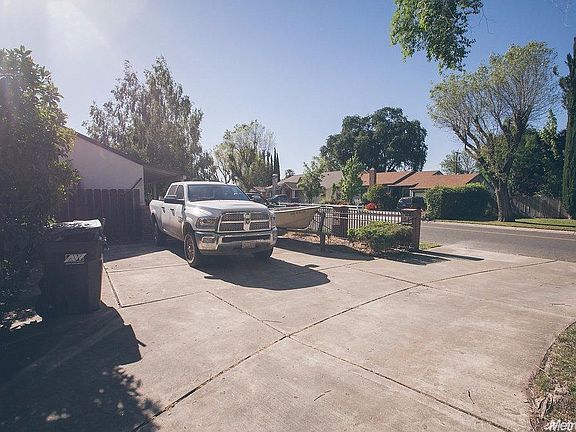 4th image of 8035 N Pershing Ave