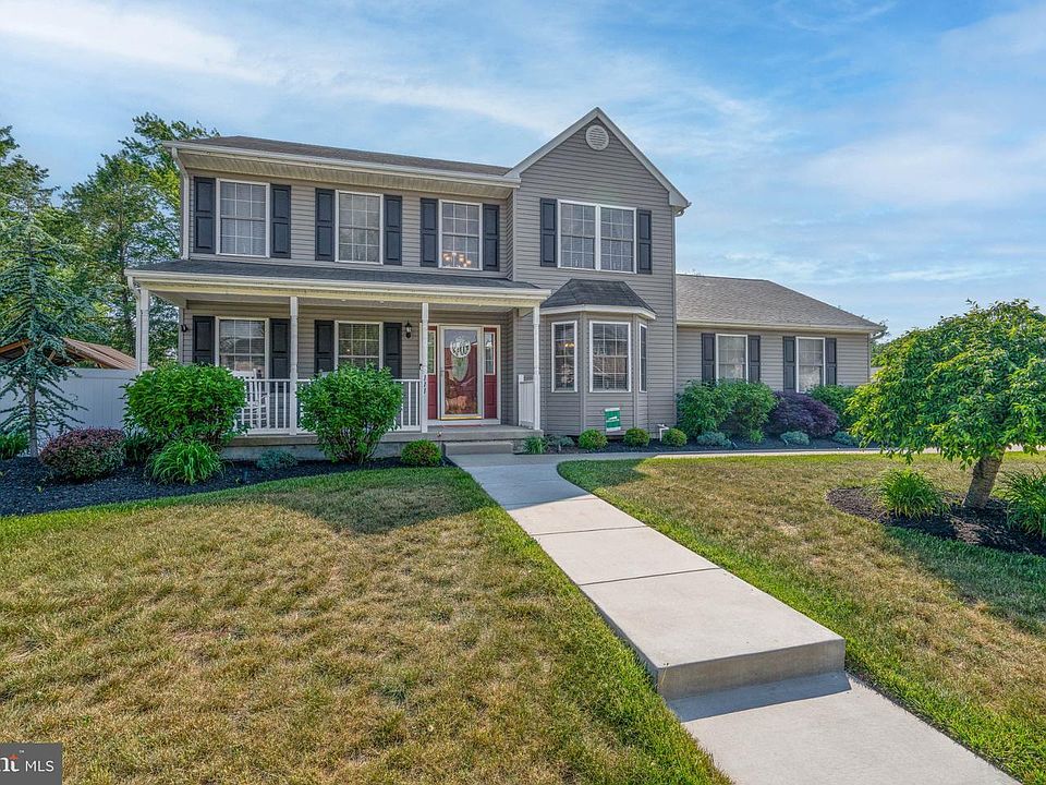 1st image of 111 Horseshoe Dr