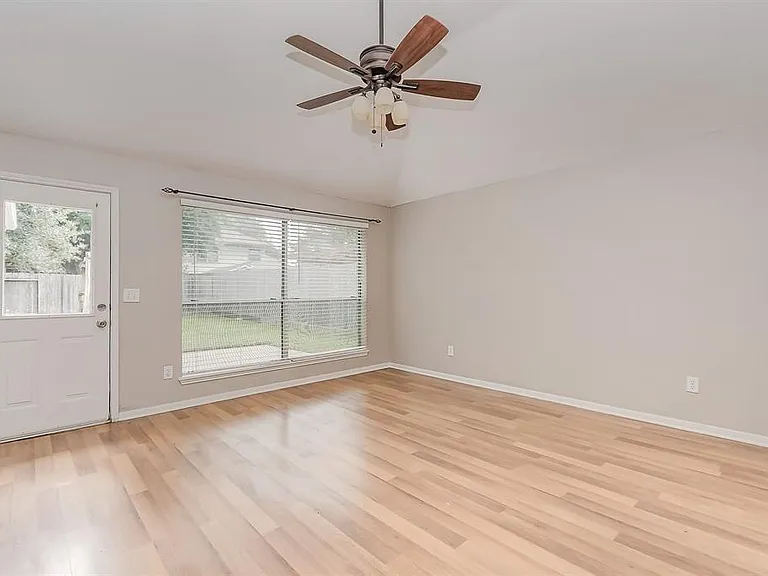3026 Silver Spring Trl — Photo 10