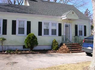 32 Lakeview Dr, Mastic Beach, NY 11951