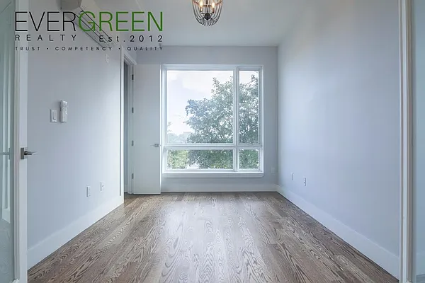 Rented by Evergreen Apartments BK | media 6