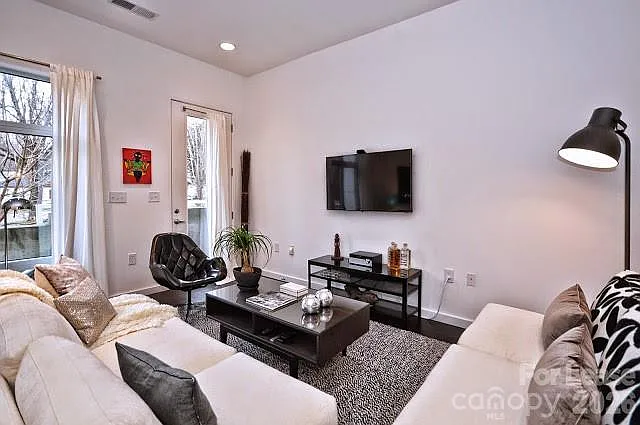 318 Viburnum Way Ct — Photo 13