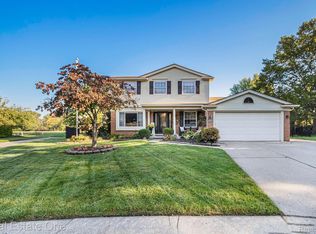 5304 Hale Dr, Troy, MI 48085