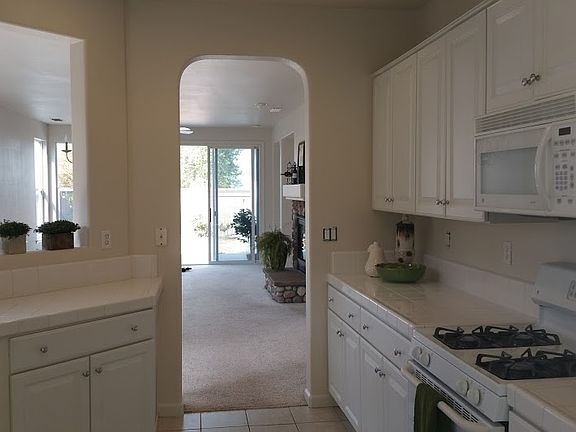 3rd image of 2351 Ryedale Ln