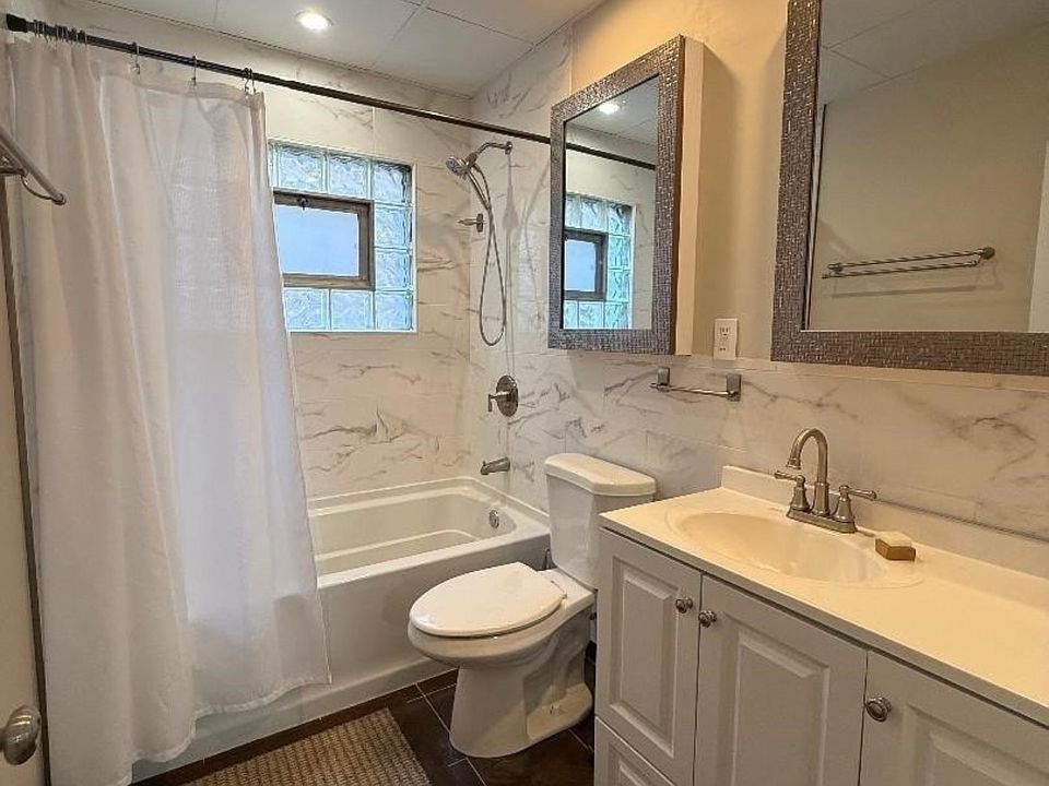 1st image of 10516 S Avenue H #1