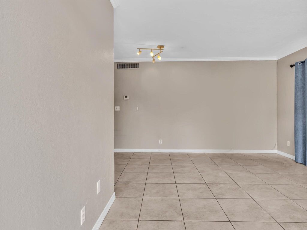 2190 SE 5th St APT 1-A, photo 4