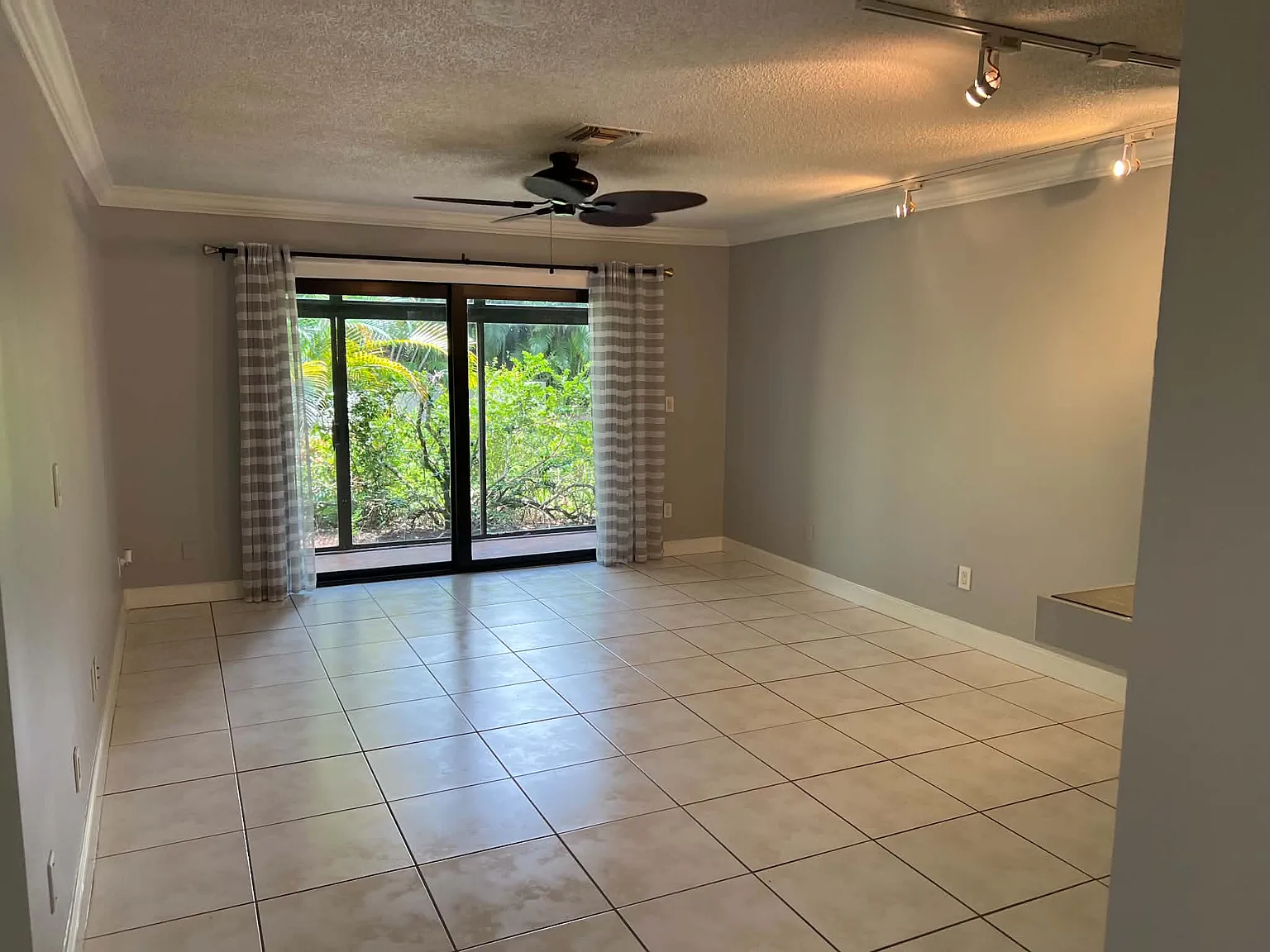 1 bed, 723 sqft, $1,900 — Photo 2