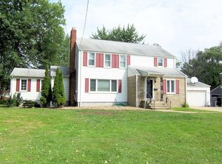 54 Neff Dr, Canfield, OH