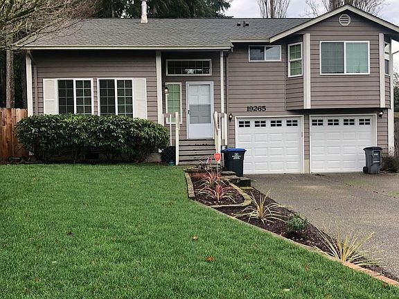 2nd image of 19265 NE Crestwood Ct