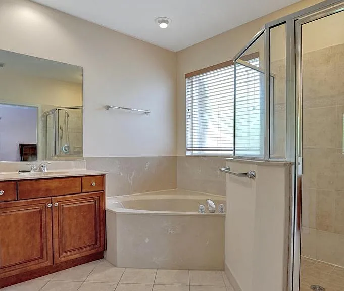 5897 NW 120th Ter — Photo 32