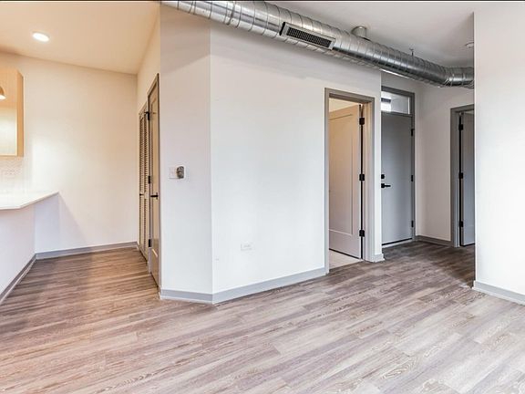 4th image of 1645 N Wells St #4C