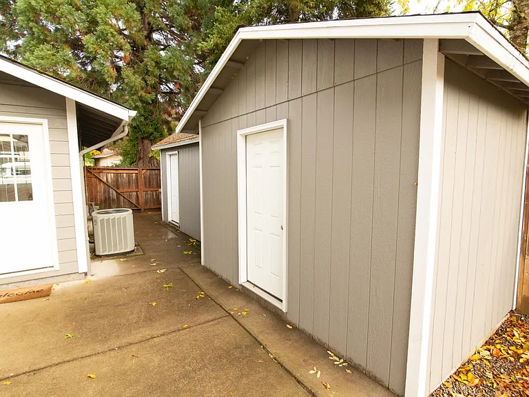 1684 SW Knollbrook Pl — Photo 62