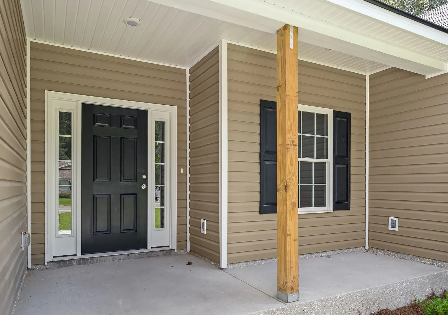 Bright & Spacious New Construction 3-Bedroom Home in Richmond Hill — Photo 4