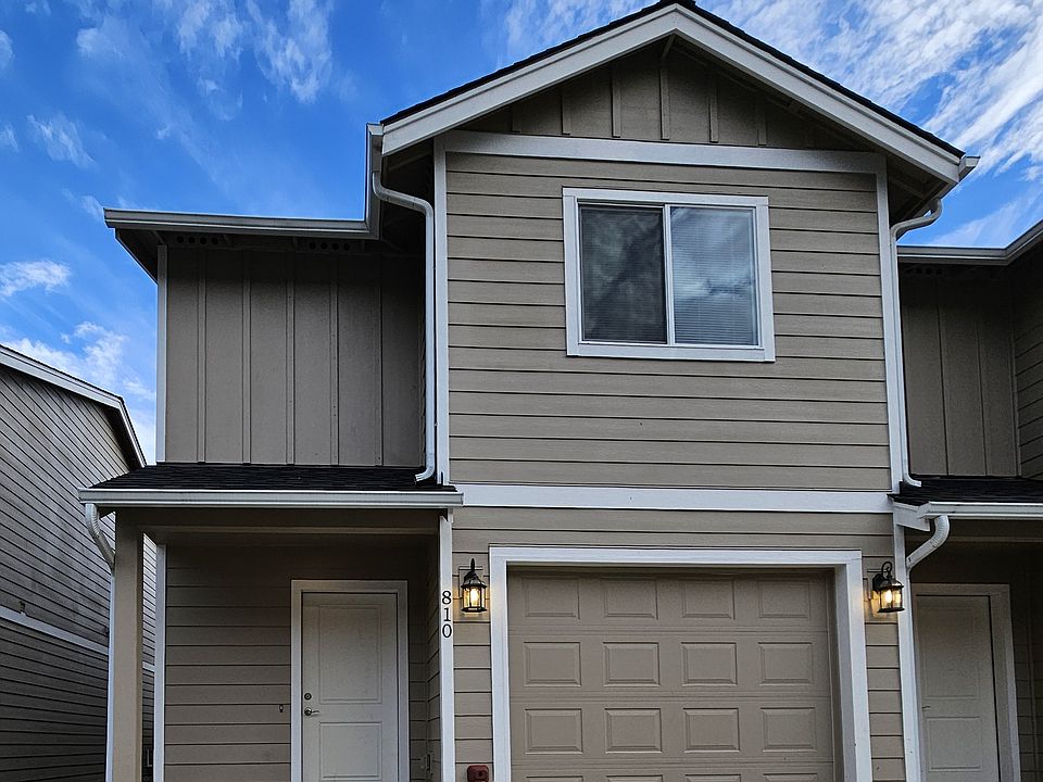 Front of home at 810 SW Mayer St in Winlock.