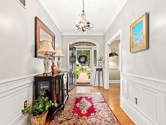 2nd image of 1135 Moss St NE