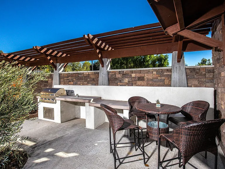 Creekside Apartments — Photo 11