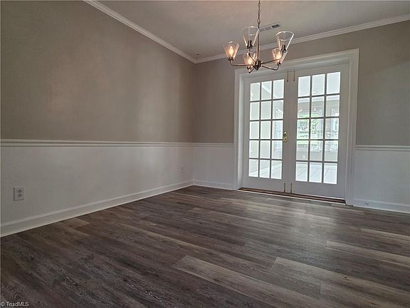 5th image of 157 Woodbriar Rd