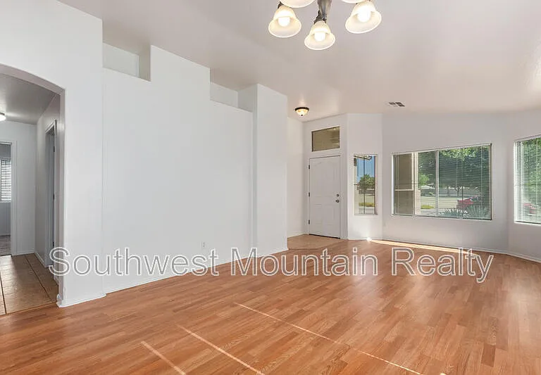 1140 W Oak Tree Ln — Photo 9