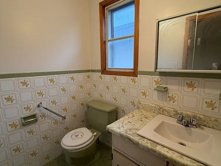 3 Romar Cres — Photo 24