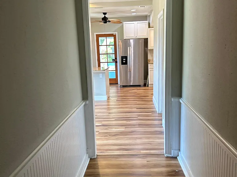208 W Fox St — Photo 2