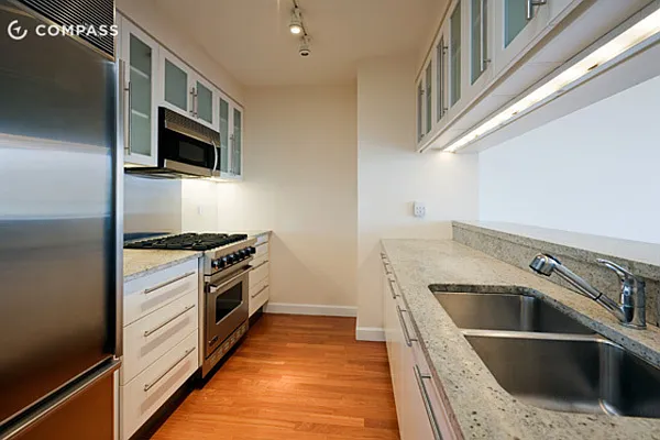 Rented by Compass | media 25