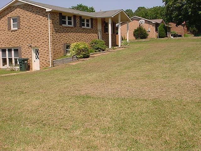 2nd image of 104 Ravenwood Cir