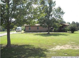 8625 Flicker Rdg N, Lake Cormorant, MS 38641