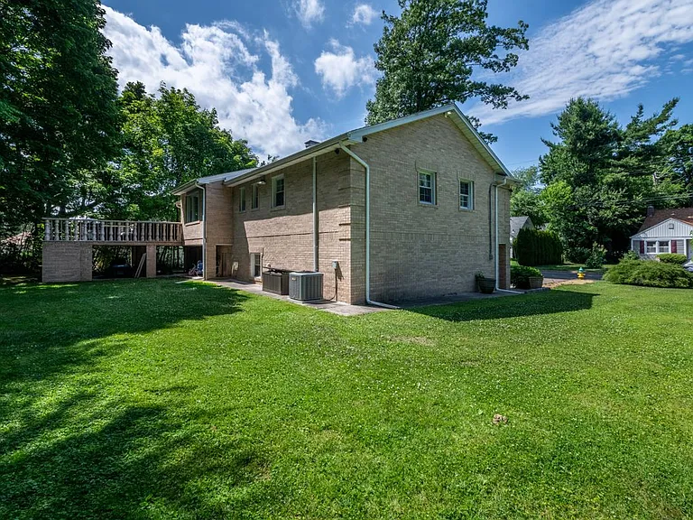 18 Carlyle Pl — Photo 34