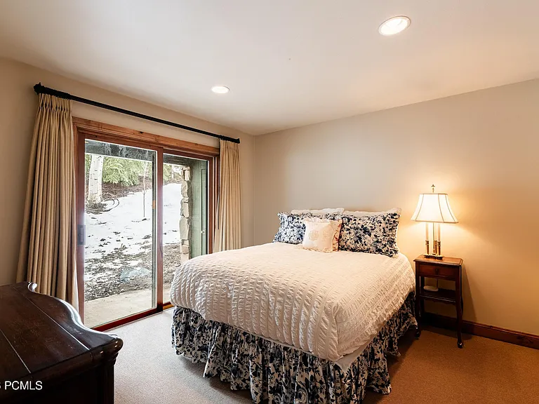 1525 Lakeside Cir — Photo 53