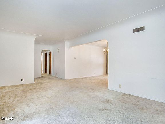 3rd image of 721 Dexter St