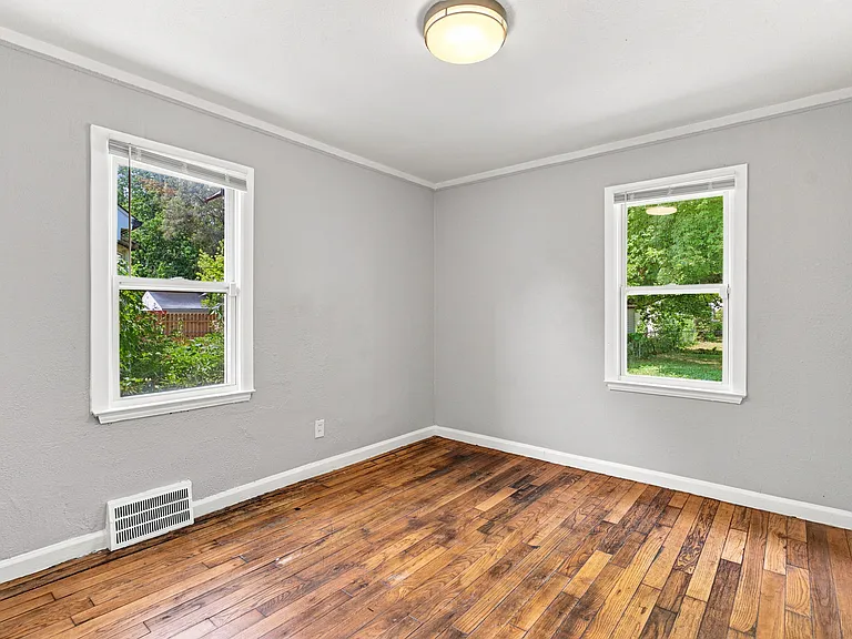 11907 Roxbury St — Photo 20