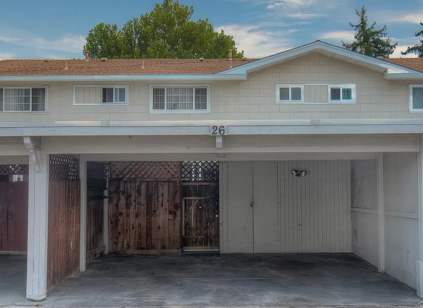 Central and updated 3 bedroom 1.5 bath townhome — Photo 4