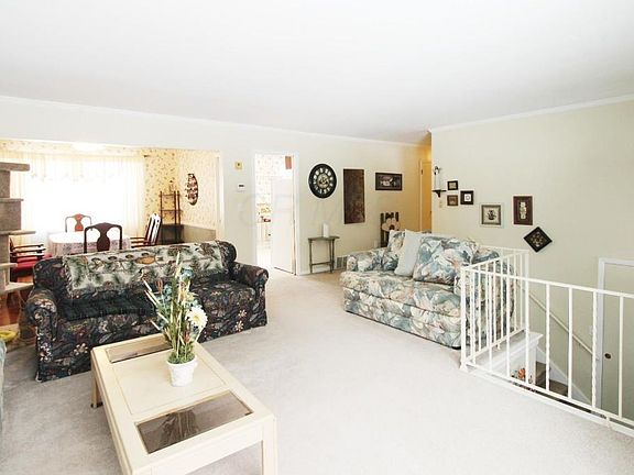 5th image of 823 Harvey Dr