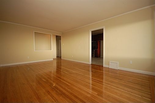 4th image of 160 Wyandotte Ave