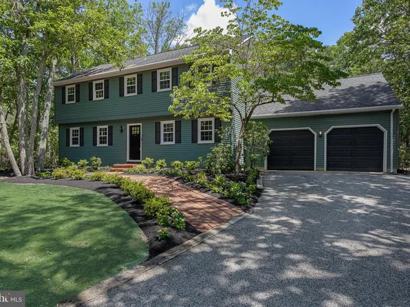 2 Woods Edge Ct, Medford, NJ 08055