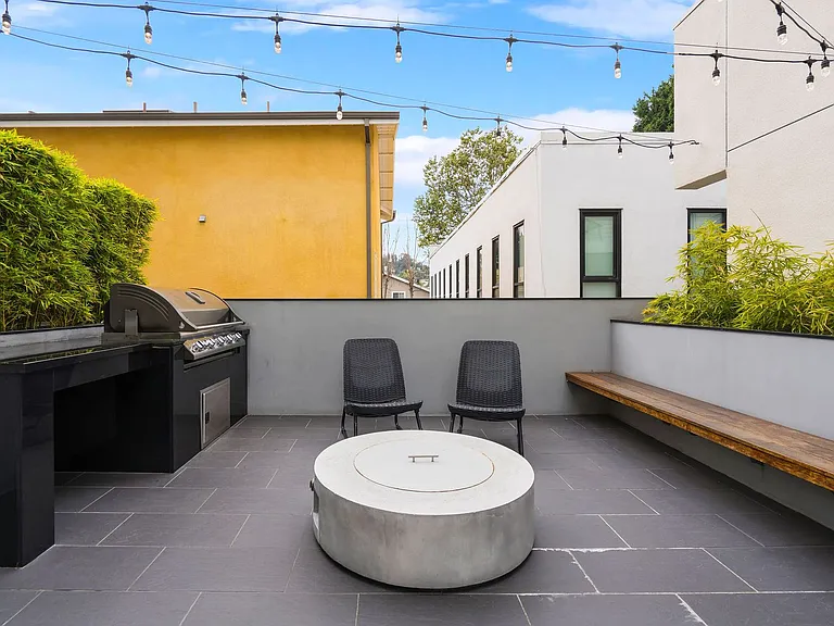2409 Griffith Park Blvd — Photo 21