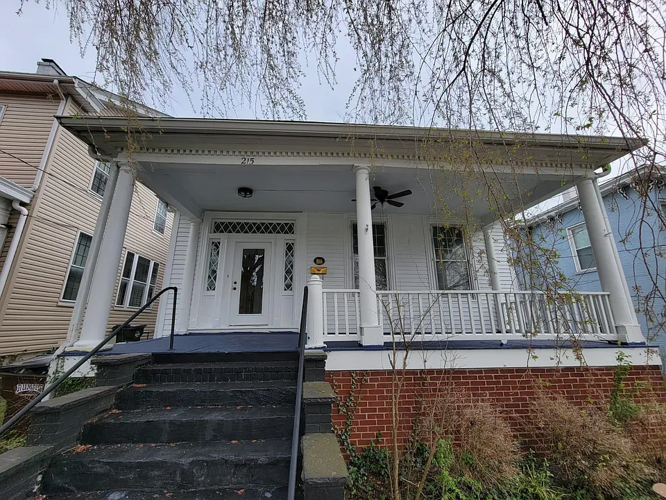 215 W Main St
