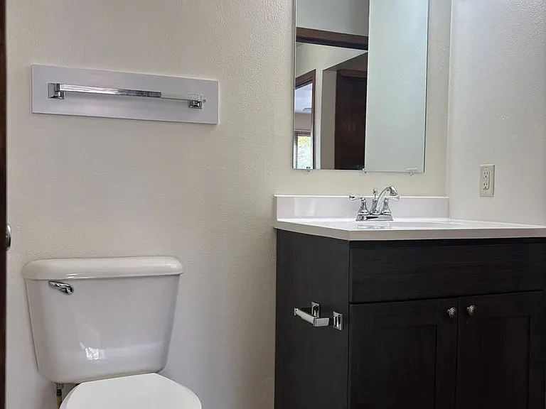 4651 Governors Dr — Photo 11