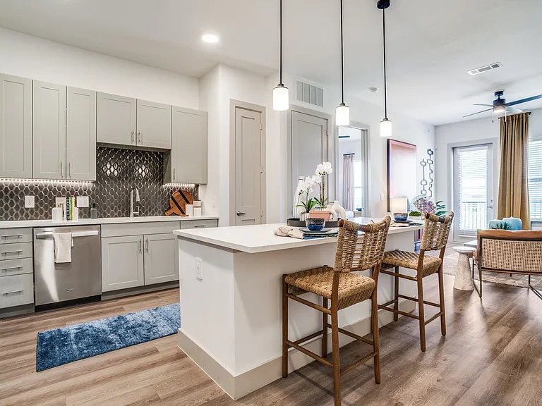 10450 Whistlestop Ln — Photo 1