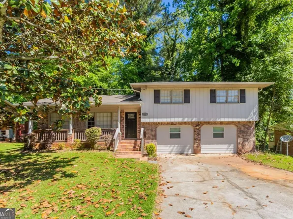 802 San Miguel Dr, Stone Mountain, GA 30083