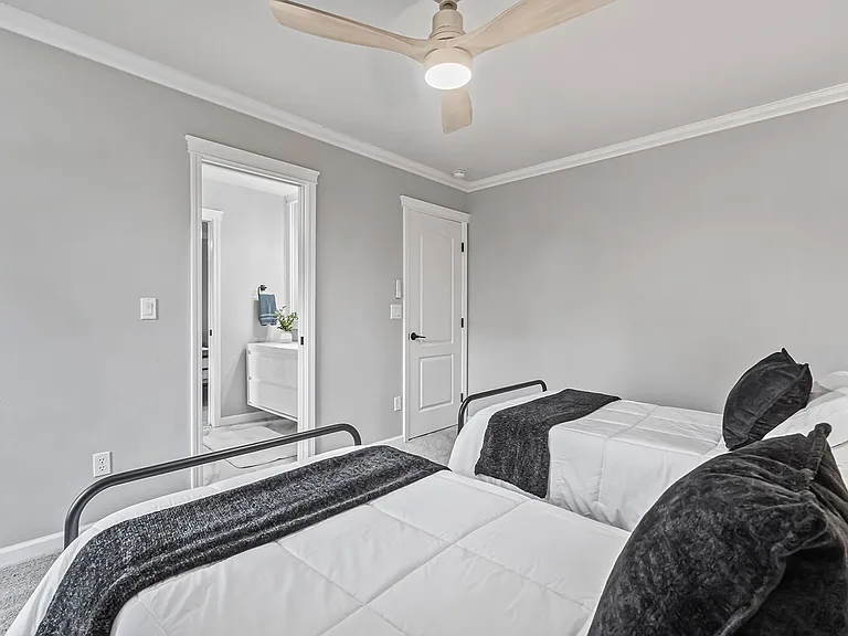 4259 N Chatterton Ave — Photo 38