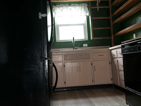 3rd image of 9 N Diamond St #1