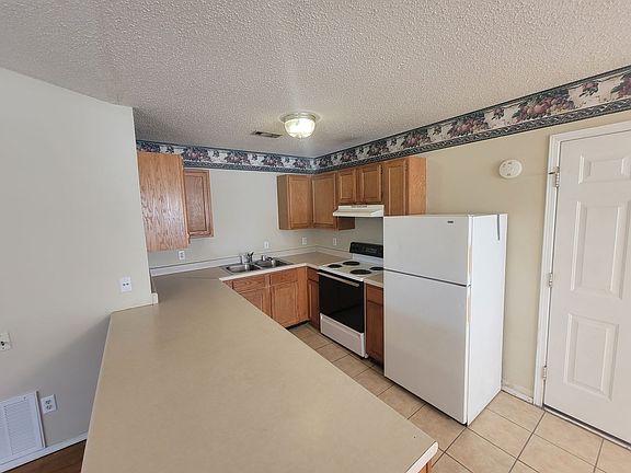 4th image of 3219 W Woodridge Dr
