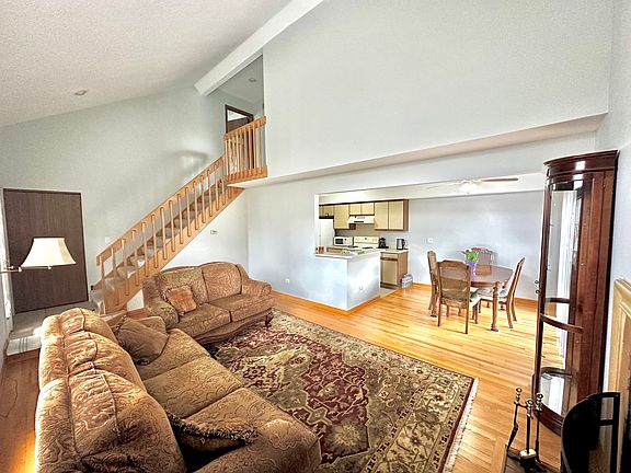 2nd image of 1133 N Knollwood Dr