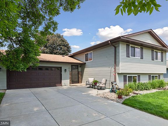 2nd image of 1016 Bluff Pointe Dr